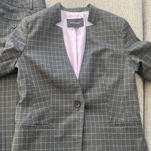 Gently worn BR suit set, pants Logan fit